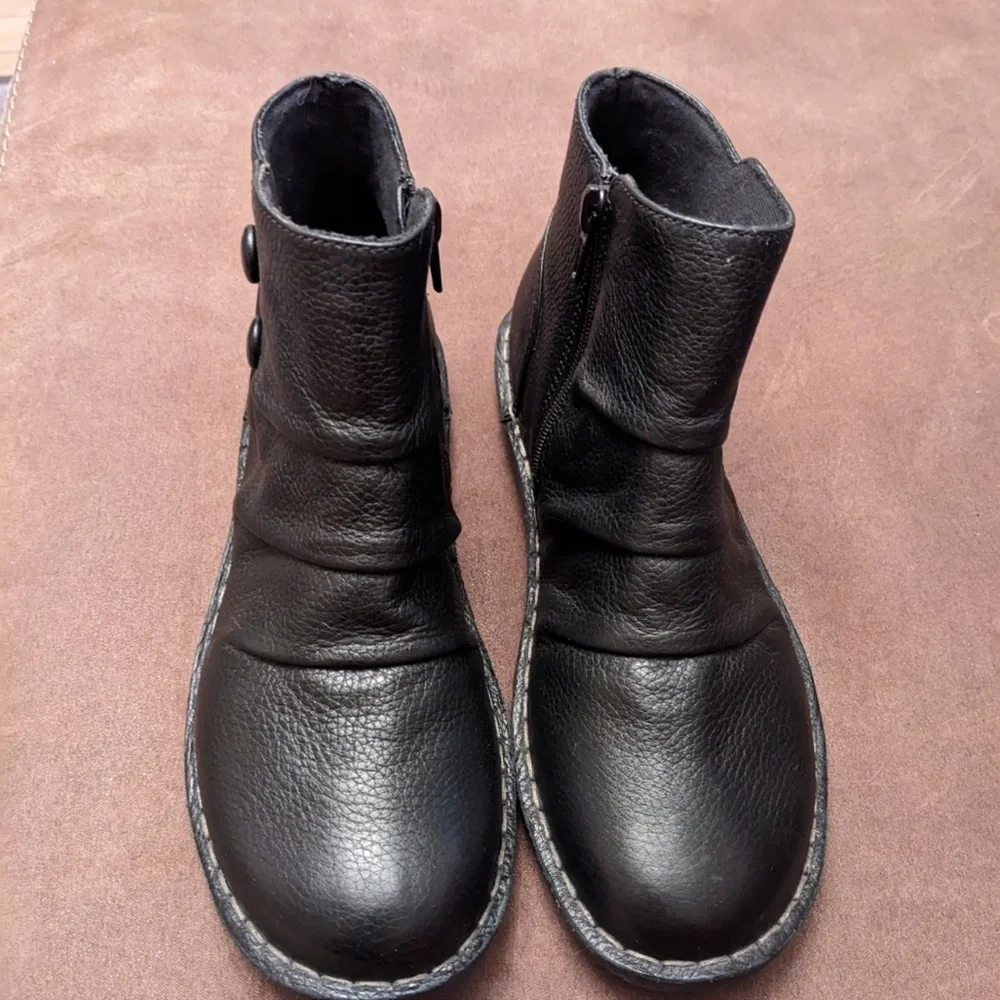 Clarks Black Ankle Boots - Picture 1 of 3